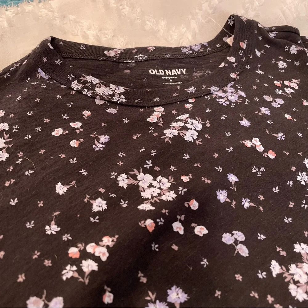 Old Navy Everywear floral t shirt NWT Sz S - Picture 3 of 6